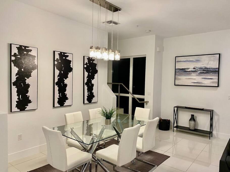 Across The Ocean Few Steps To Beach Contemporary Three Bedroom Townhouse ปอมปาโนบีช ภายนอก รูปภาพ