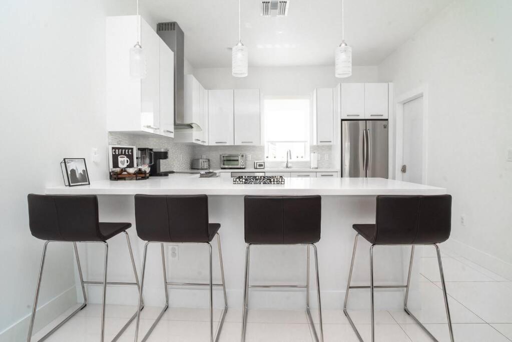 Across The Ocean Few Steps To Beach Contemporary Three Bedroom Townhouse ปอมปาโนบีช ภายนอก รูปภาพ