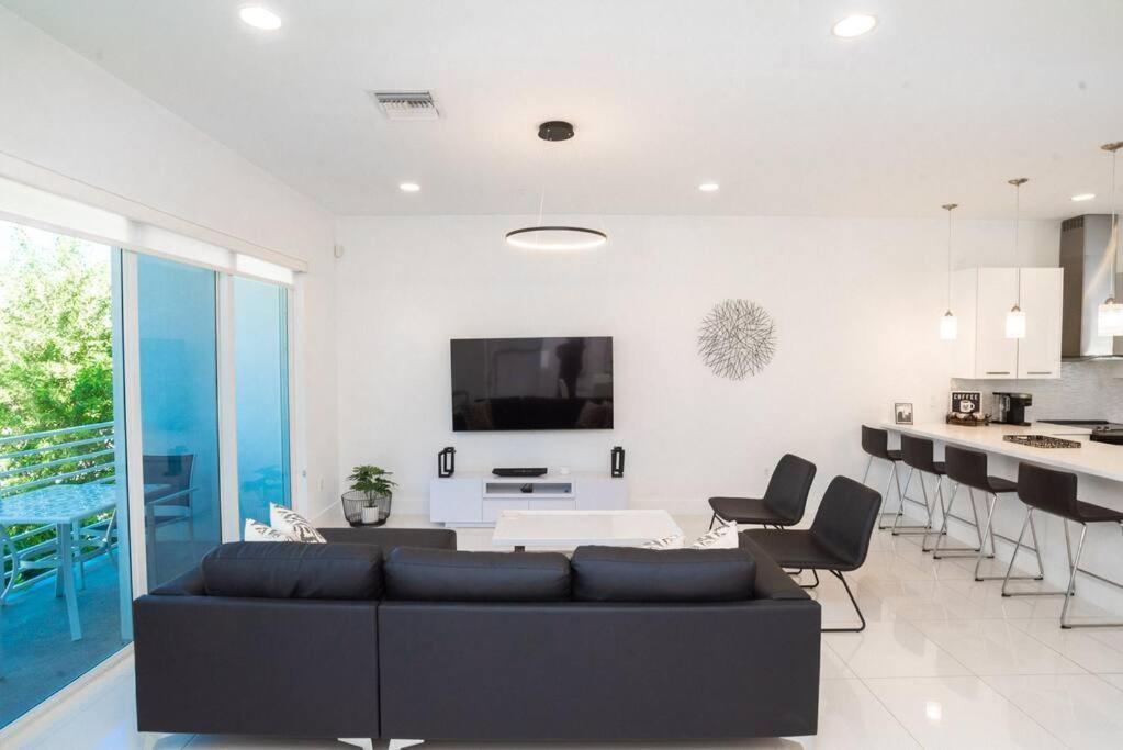 Across The Ocean Few Steps To Beach Contemporary Three Bedroom Townhouse ปอมปาโนบีช ภายนอก รูปภาพ