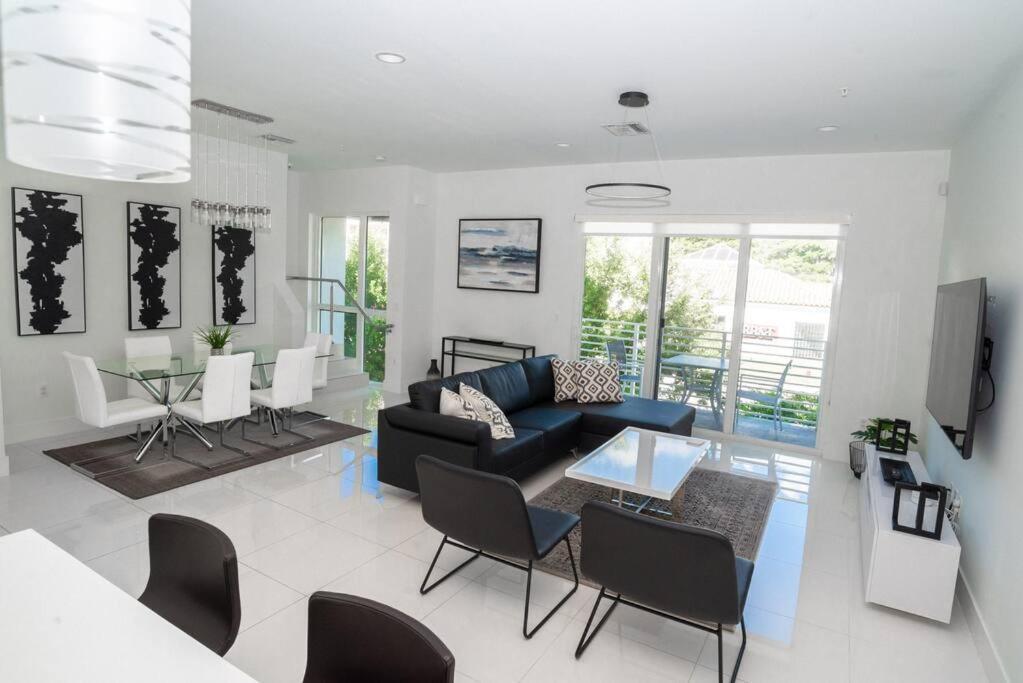 Across The Ocean Few Steps To Beach Contemporary Three Bedroom Townhouse ปอมปาโนบีช ภายนอก รูปภาพ
