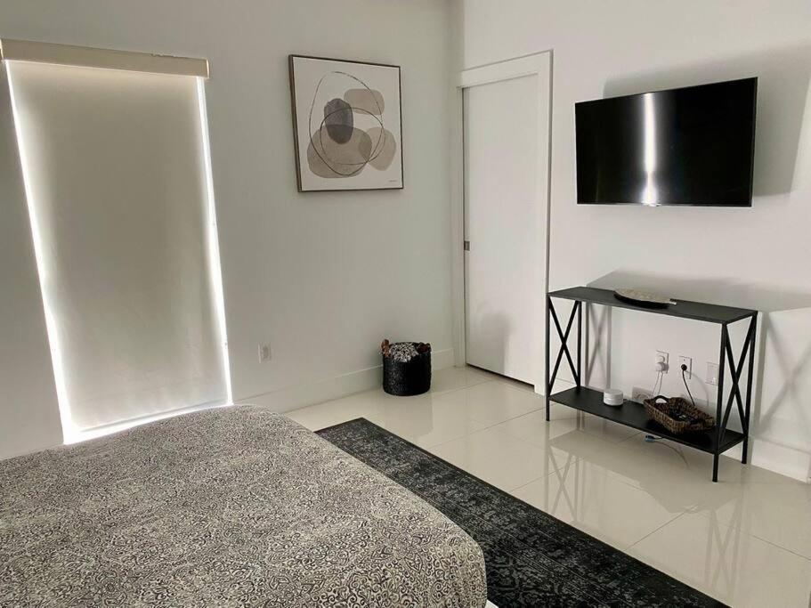 Across The Ocean Few Steps To Beach Contemporary Three Bedroom Townhouse ปอมปาโนบีช ภายนอก รูปภาพ