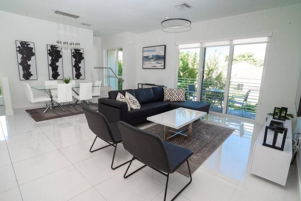 Across The Ocean Few Steps To Beach Contemporary Three Bedroom Townhouse ปอมปาโนบีช ภายนอก รูปภาพ
