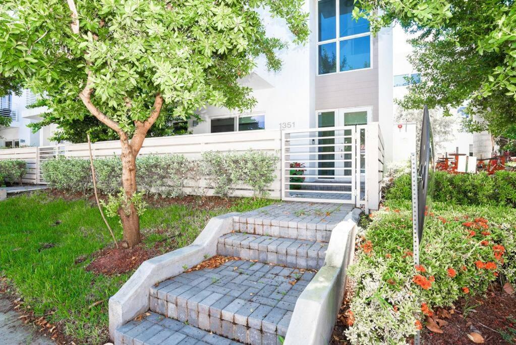 Across The Ocean Few Steps To Beach Contemporary Three Bedroom Townhouse ปอมปาโนบีช ภายนอก รูปภาพ