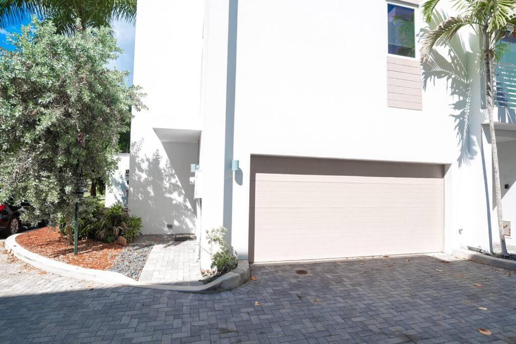 Across The Ocean Few Steps To Beach Contemporary Three Bedroom Townhouse ปอมปาโนบีช ภายนอก รูปภาพ