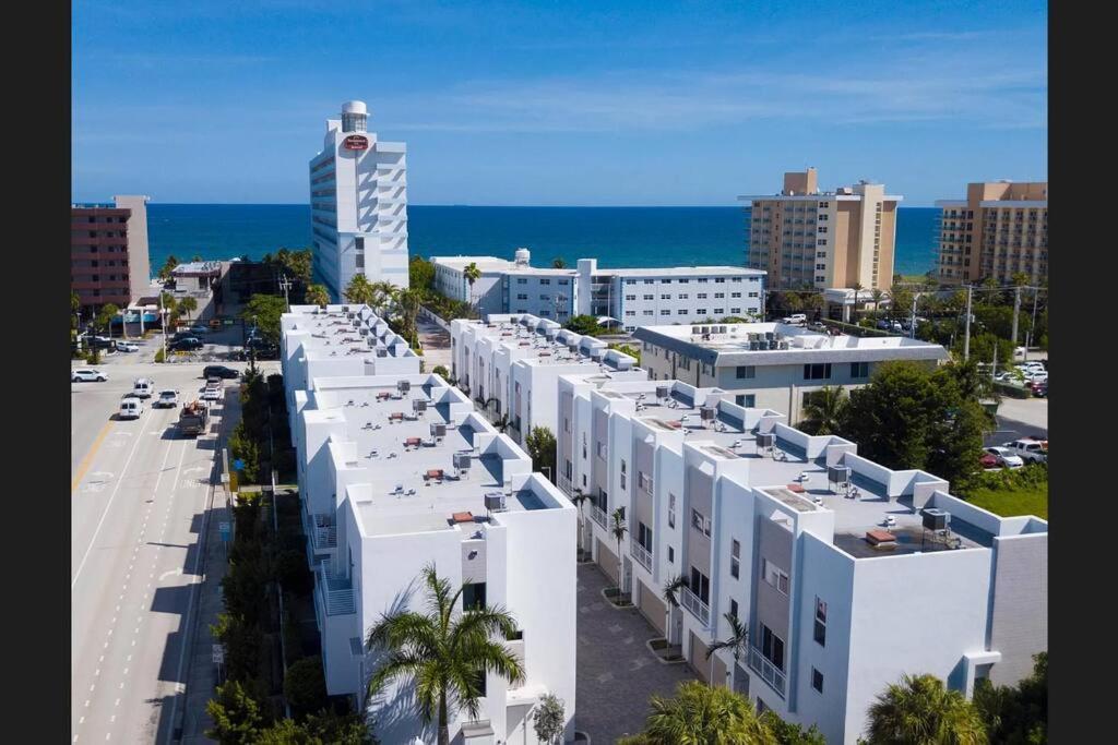 Across The Ocean Few Steps To Beach Contemporary Three Bedroom Townhouse ปอมปาโนบีช ภายนอก รูปภาพ
