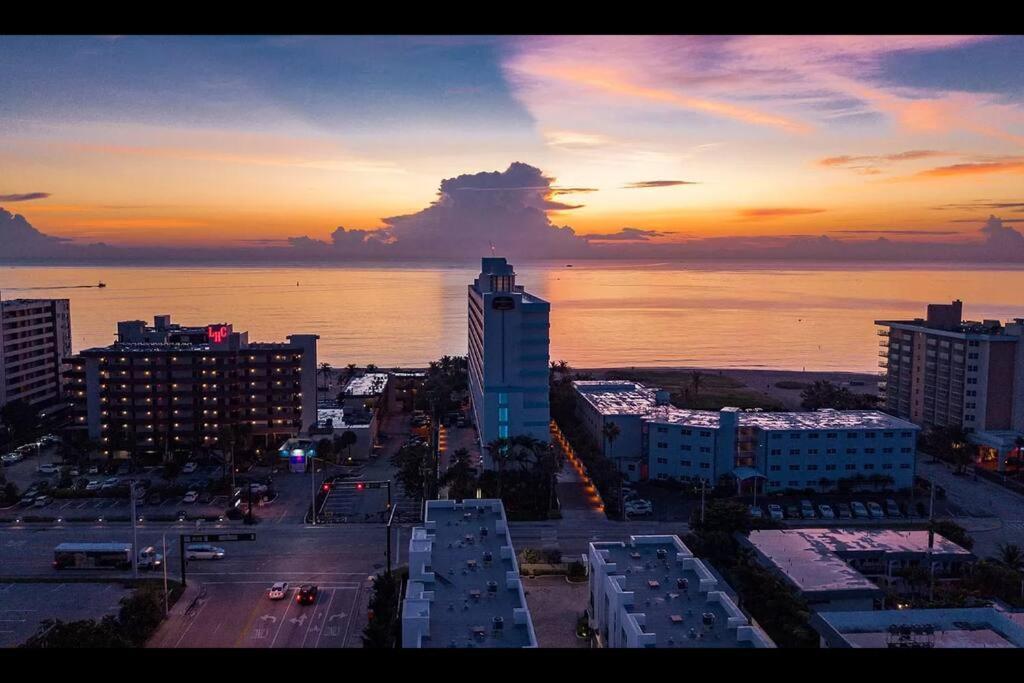 Across The Ocean Few Steps To Beach Contemporary Three Bedroom Townhouse ปอมปาโนบีช ภายนอก รูปภาพ