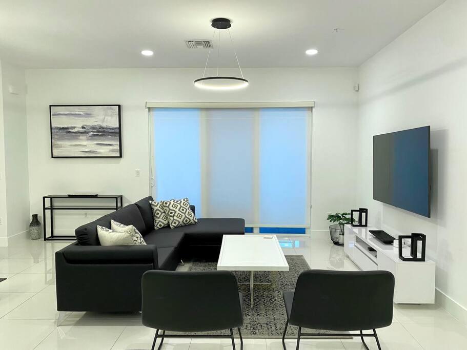 Across The Ocean Few Steps To Beach Contemporary Three Bedroom Townhouse ปอมปาโนบีช ภายนอก รูปภาพ