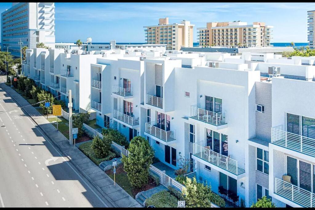 Across The Ocean Few Steps To Beach Contemporary Three Bedroom Townhouse ปอมปาโนบีช ภายนอก รูปภาพ