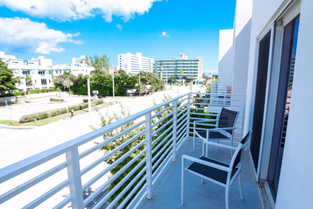 Across The Ocean Few Steps To Beach Contemporary Three Bedroom Townhouse ปอมปาโนบีช ภายนอก รูปภาพ